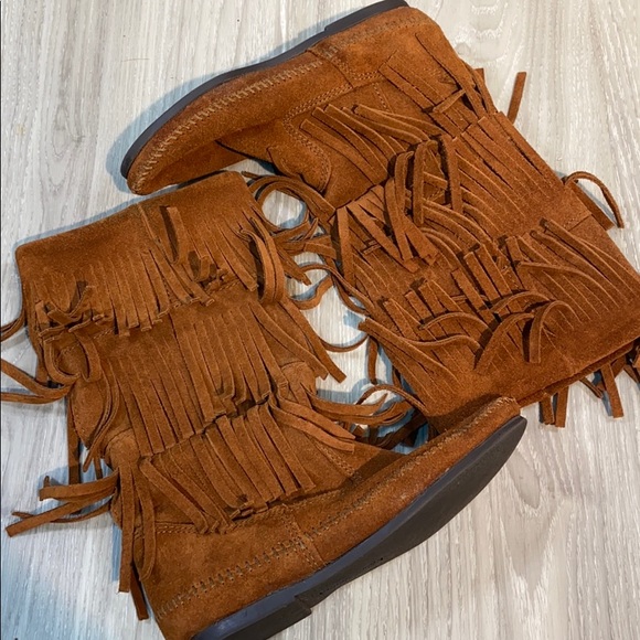 Minnetonka Shoes - Minnetonka fringe moccasin boots
